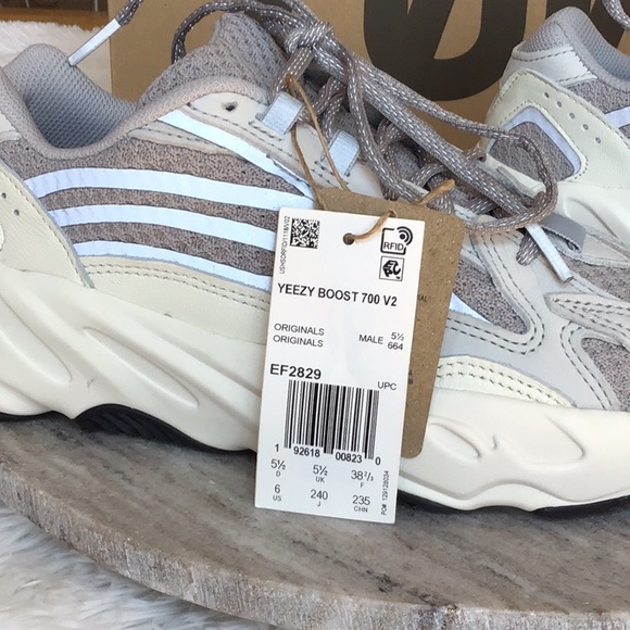 YEEZY BOOST 700 V2 SNEAKERS MADE BY ADIDAS - Picture 3 of 13